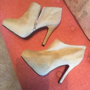 Heel bootie
